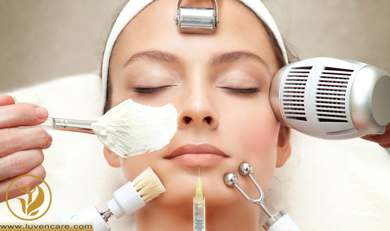 بررسی دلیل جوش چانه توسط پزشک و درمان‌های پزشکی